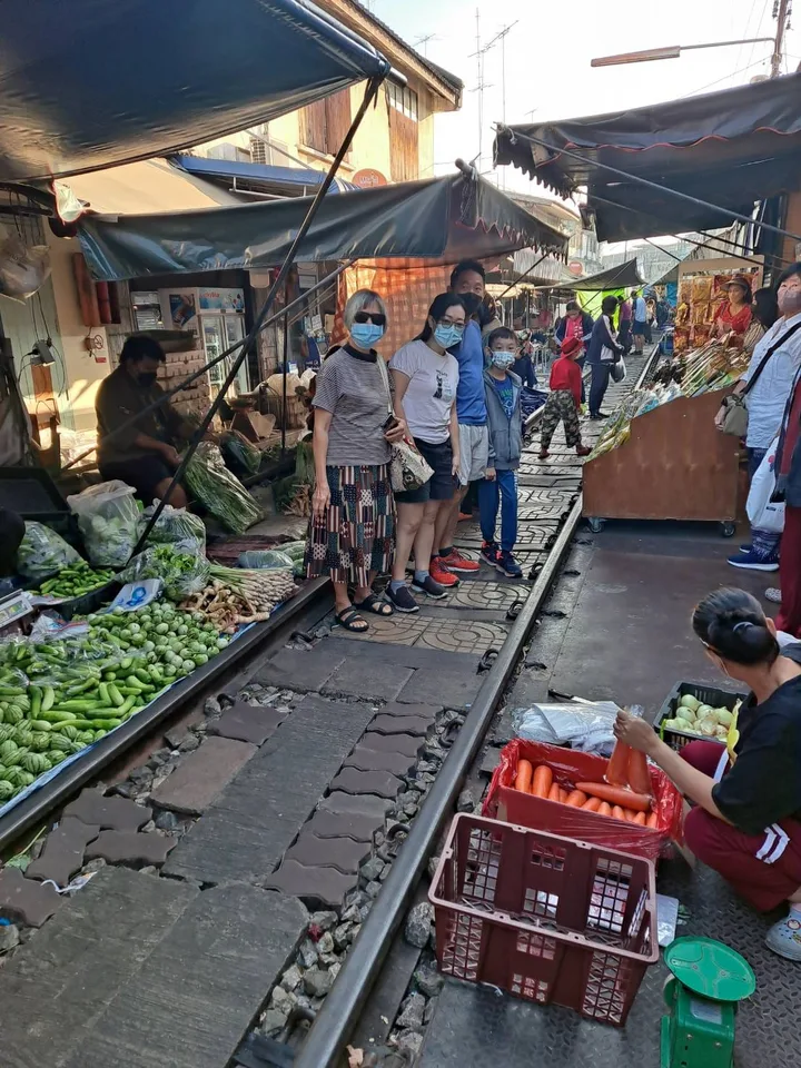 Damnoen Saduak Floating Market & Maeklong Railway Market — photo 3