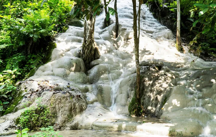 Sticky Waterfall Chiang Mai and Mae Ngat Boat Tour — photo 4