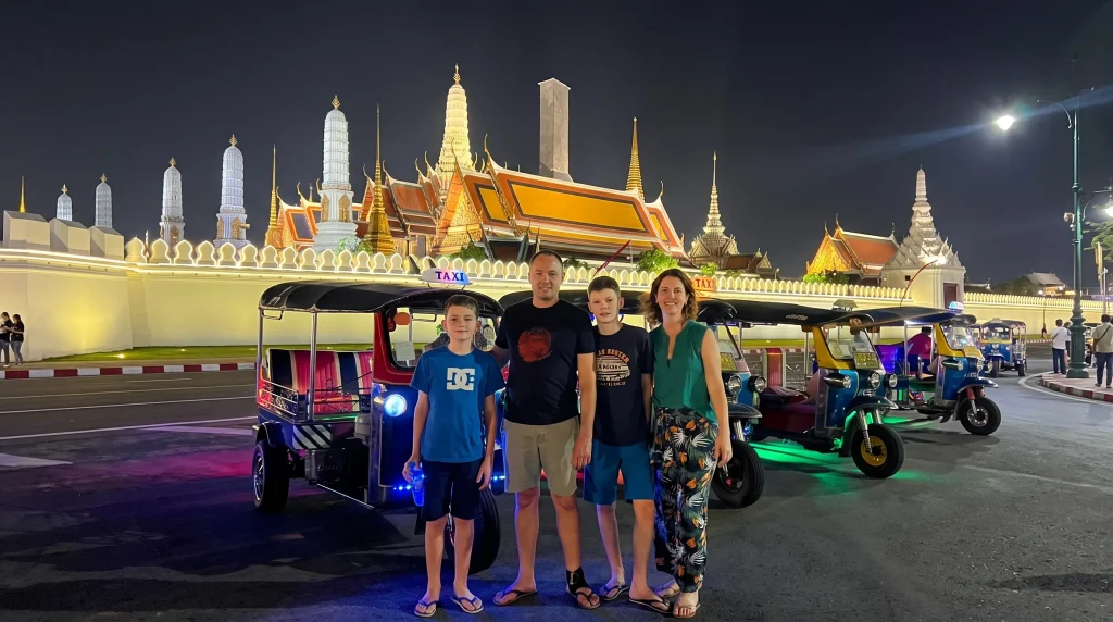 Bangkok by Night: Boat, Tuk-tuk & Chinatown Street-Food Meal