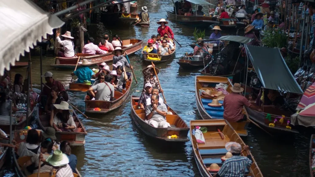 Damnoen Saduak Floating Market