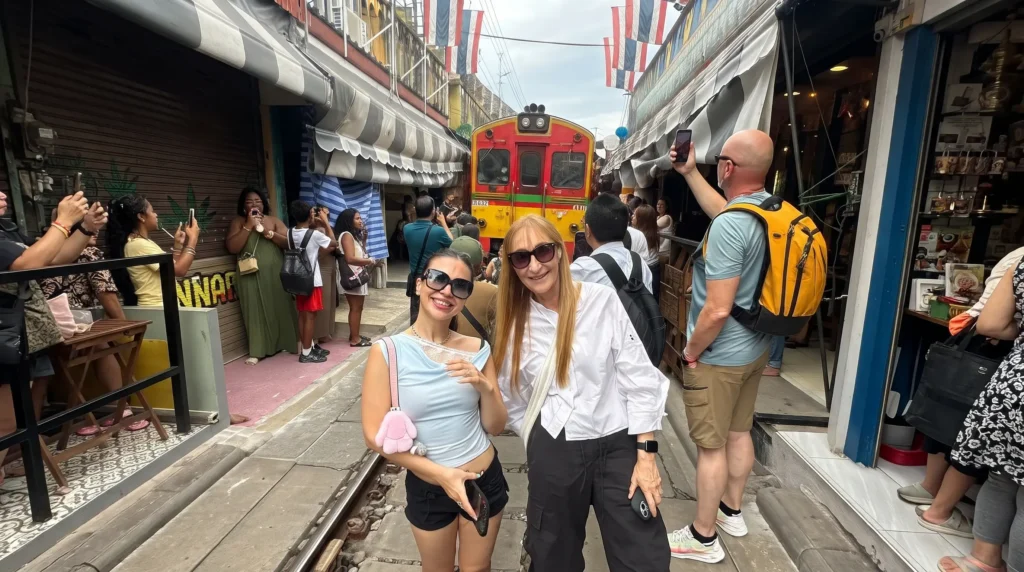 Damnoen Saduak Floating Market & Maeklong Railway Market