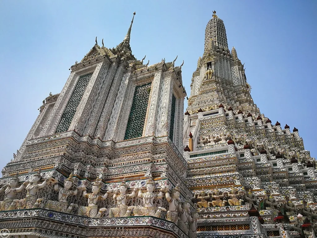 Wat Arun - Thai Costume & Photos