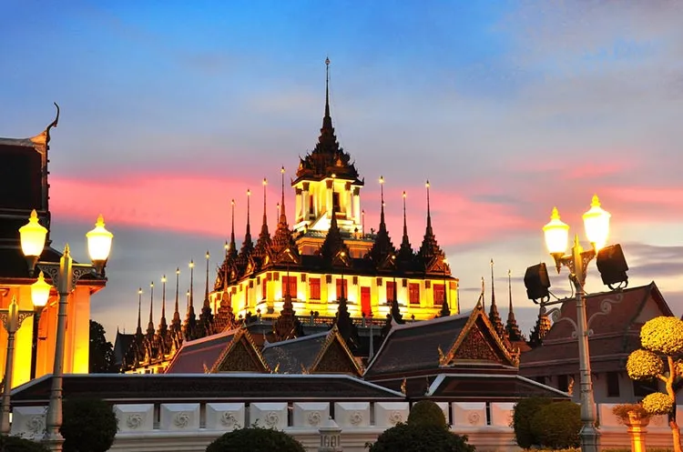 Wat Ratchanatdaram (Loha Prasat)