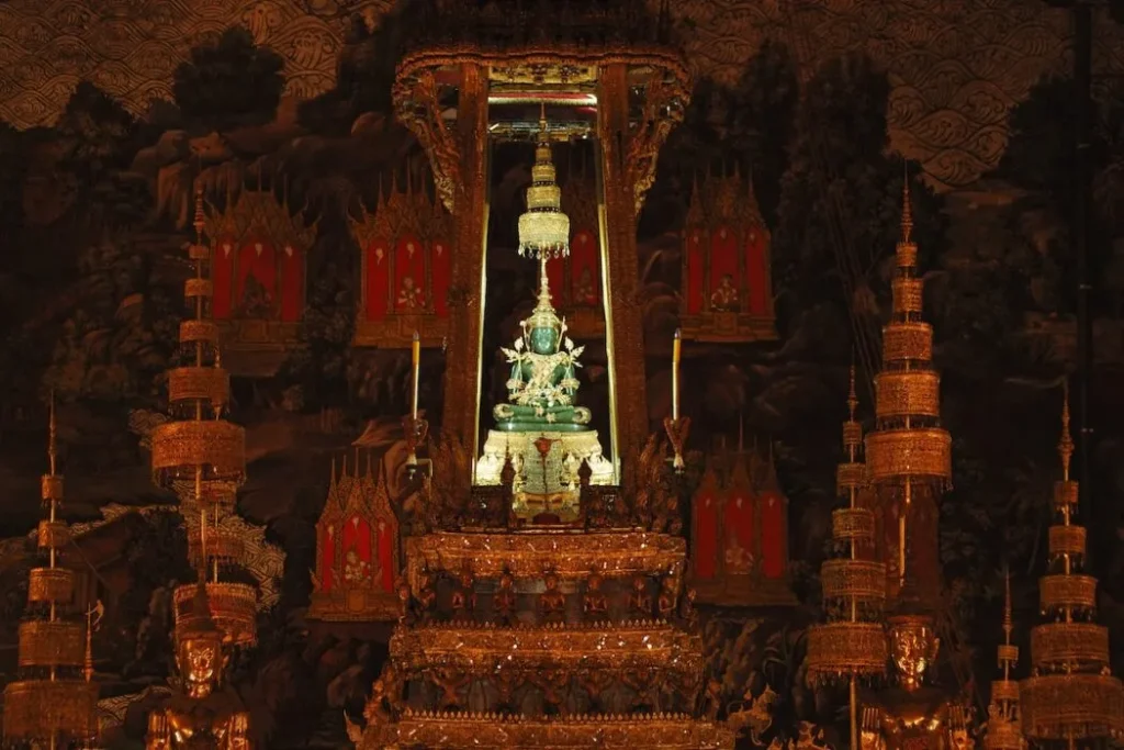 Discover Thai Royal Traditions and Buddhist Heritage