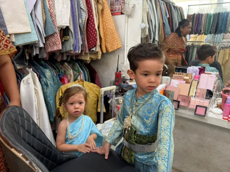 Wat Arun Traditional Thai Costume Experience — photo 2