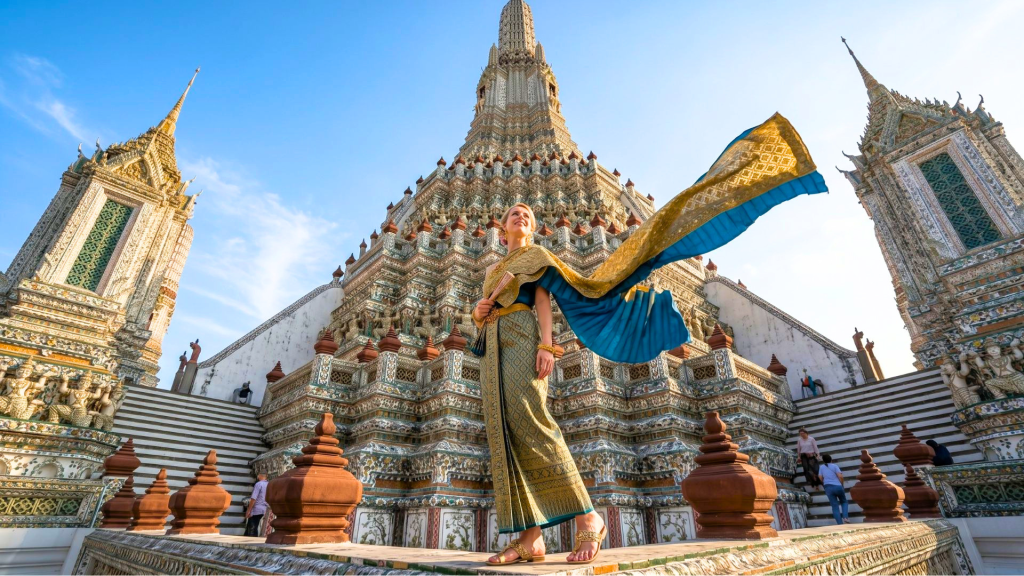 Wat Arun Traditional Thai Costume Experience