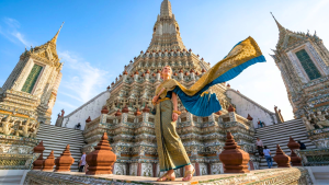 Wat Arun Traditional Thai Costume Experience