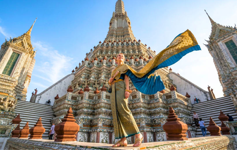 Wat Arun Traditional Thai Costume Experience