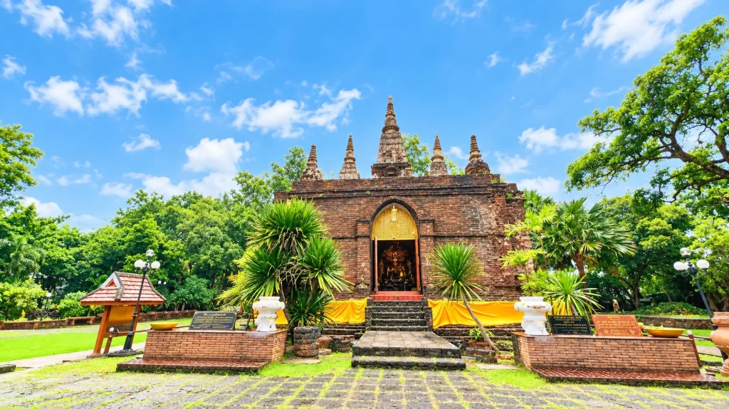 Chiang Mai Local Temple Tour by Red Truck: 3 Historic Temples