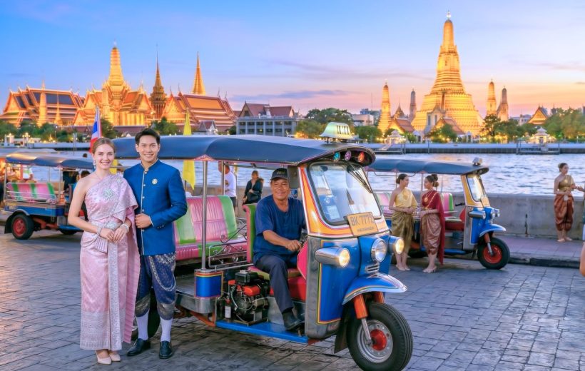 Bangkok Royal Experience Thai Costume & Tuk-Tuk Adventure