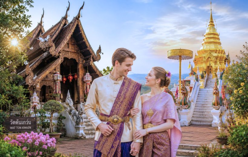 Chiang Mai Thai Costume Photoshoot at Wat Phra Singh