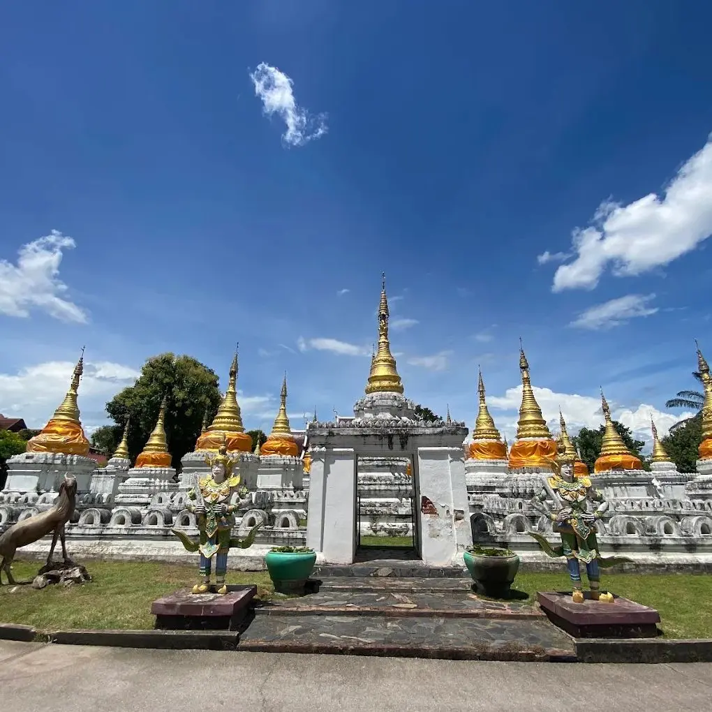 Wat Phra Chedi Sao Lang