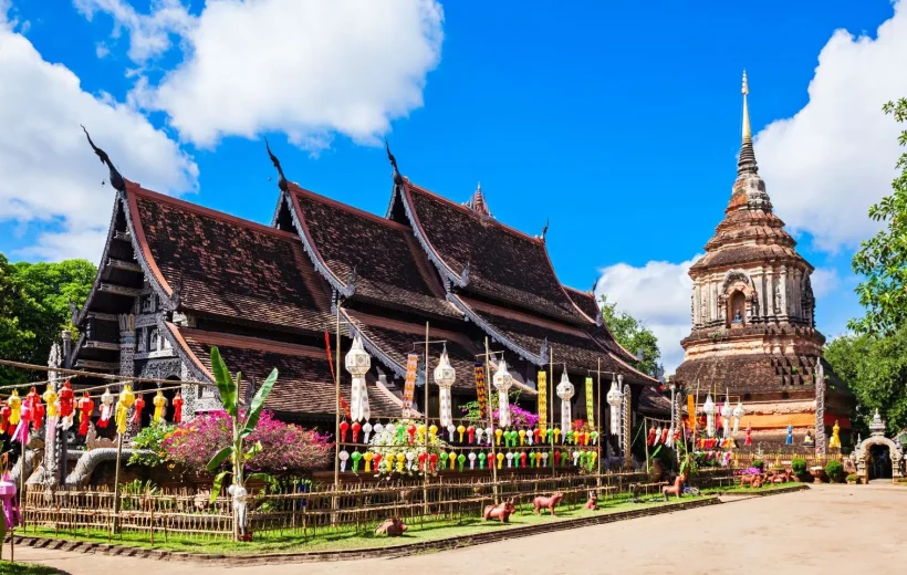Chiang Mai: Love & Destiny Temple Walk with Local Guide