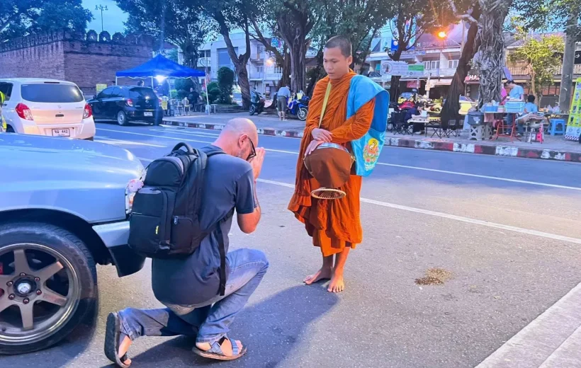 Chiang Mai Sunrise Almsgiving & Local Morning Market Walk