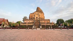 Chiang Mai: Chat with a Monk at Wat Chedi Luang