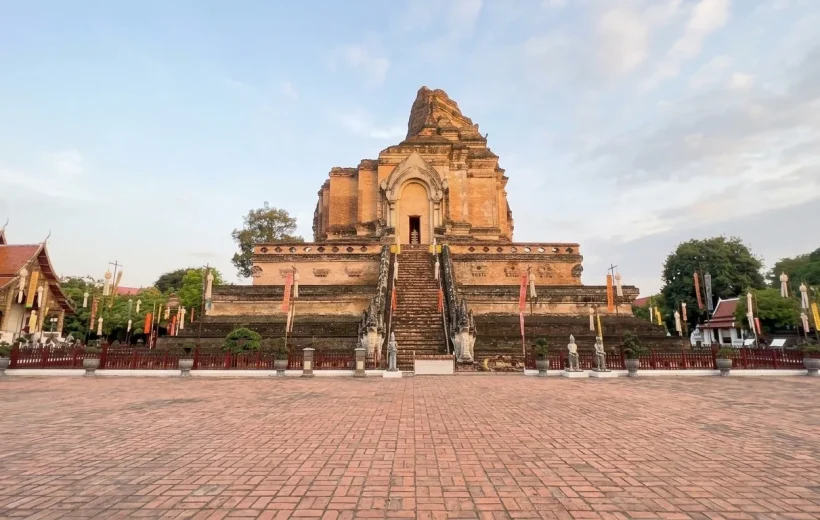 Chiang Mai: Chat with a Monk at Wat Chedi Luang