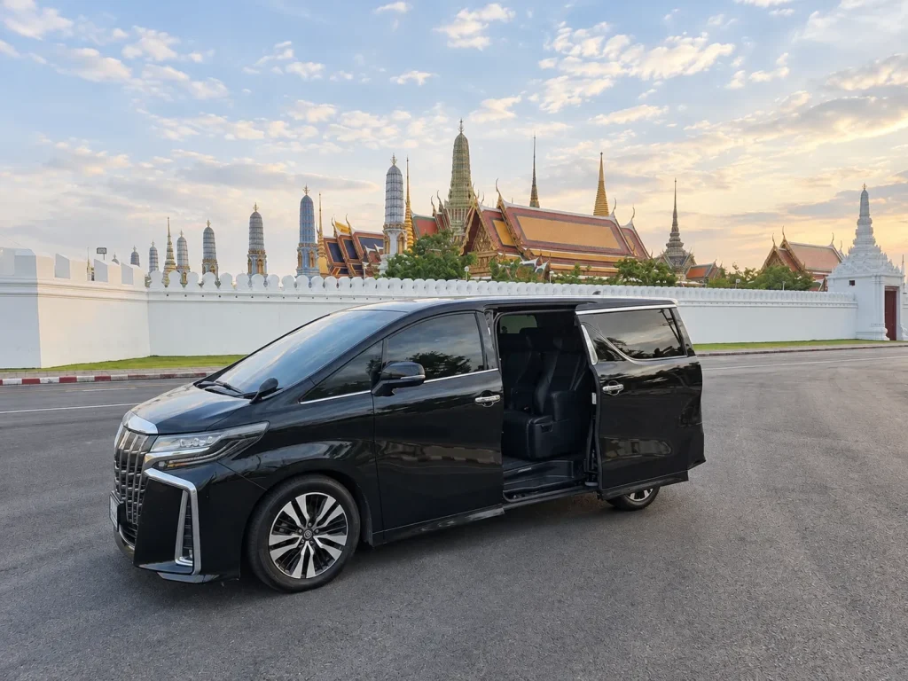 Small Group Bangkok Temples & Grand Palace Tour by Luxury Alphard