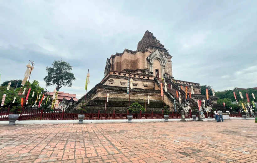 Chiang Mai: Chat with a Monk at Wat Chedi Luang