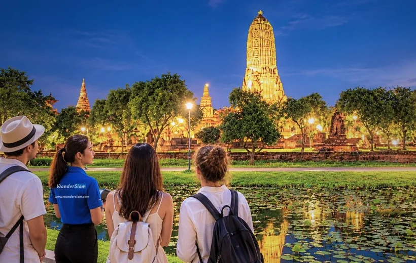 Ayutthaya Night Lights by Tuk Tuk: Famous Temples Tour