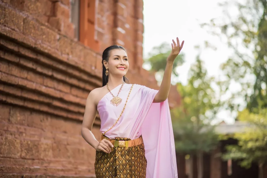 Ayutthaya: Thai Costume Experience at Wat Chaiwatthanaram