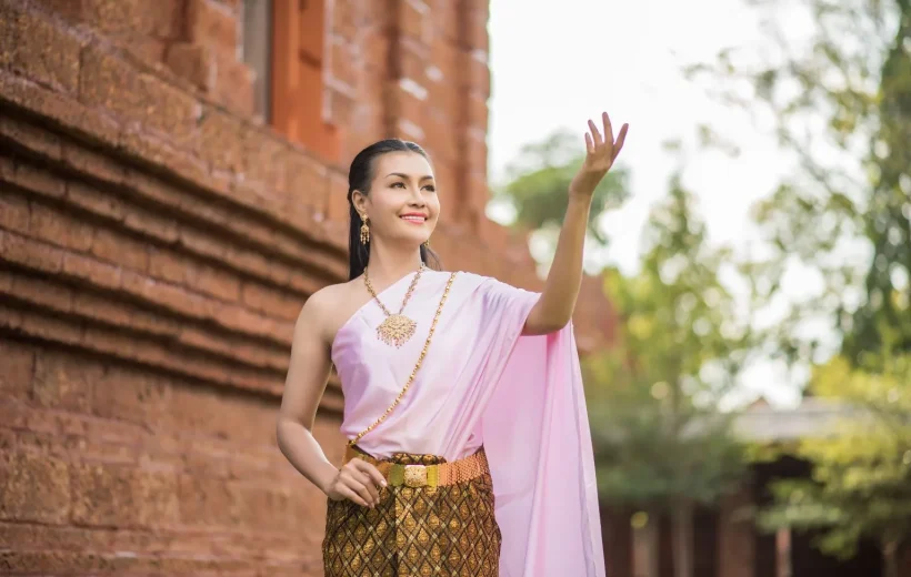 Ayutthaya: Thai Costume Experience at Wat Chaiwatthanaram
