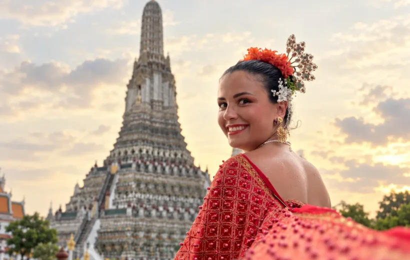 Wat Pho & Wat Arun Tour with Thai Traditional Costume & Local Expert